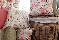 FLOOD OF FLOWERS ON THE FABRICS OF THE TWISTER JARDINS