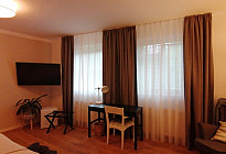 Draperies and curtains in the rooms of Hotel McLimon