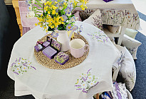 Cotton fabrics with spring and summer motifs