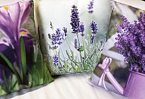 Spring begins! Home accessories and fabrics full of colorful flowers