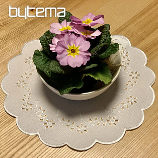 Embroidered placemat embossed with white FLOWERS