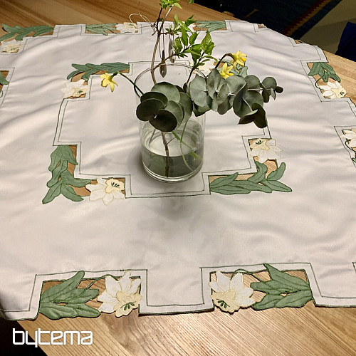 Daffodils embroidered tablecloth