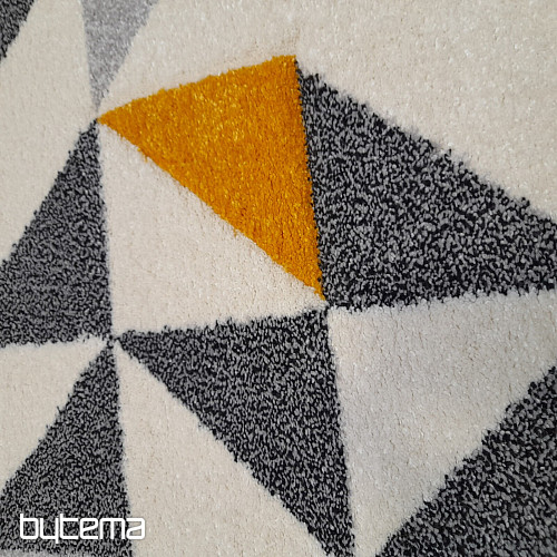 Childrens piece carpet YELLOW TRIANGLES