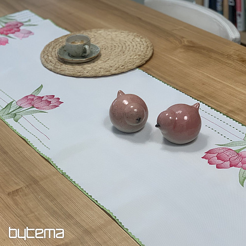 Embroidered tablecloth and scarf Pink tulips