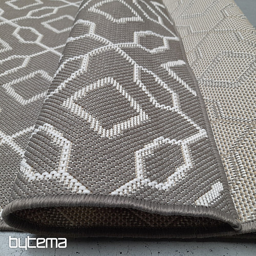 Duce outdoor rug in - out geometry