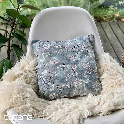 Luxurious decorative covering TITS