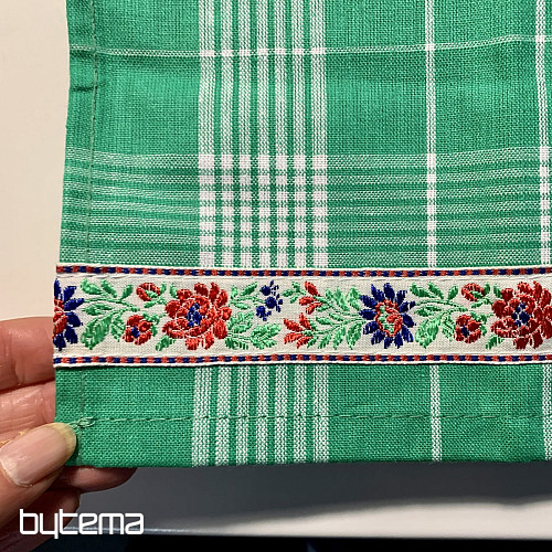 GRANDMOTHER'S GREEN WITH FLOWERED TOWELS