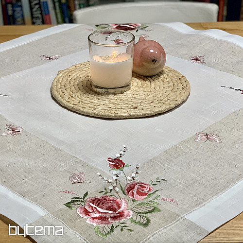 Embroidered tablecloth and scarf Roses and kittens