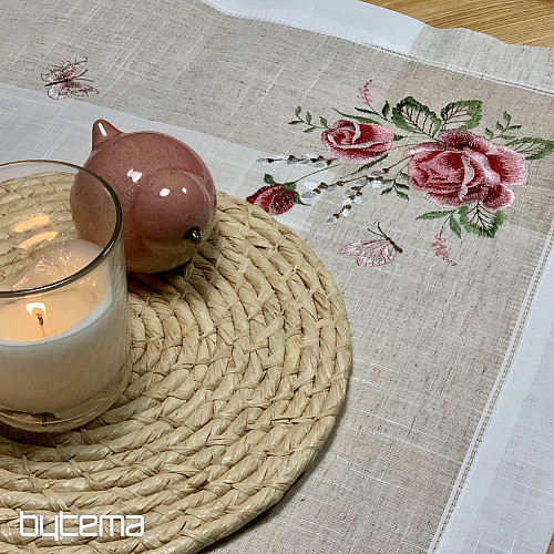 Embroidered tablecloth and scarf Roses and kittens