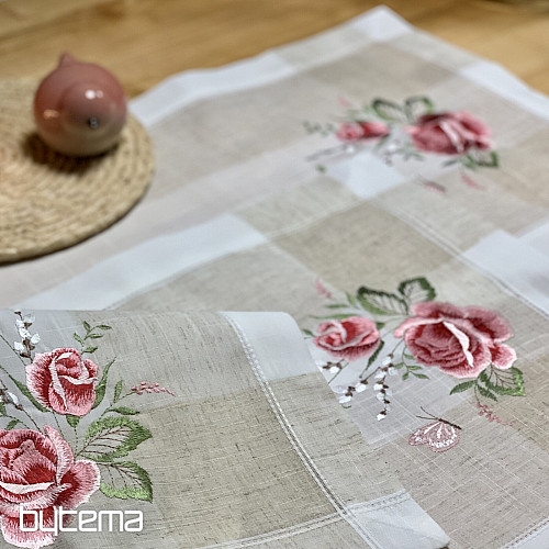 Embroidered tablecloth and scarf Roses and kittens