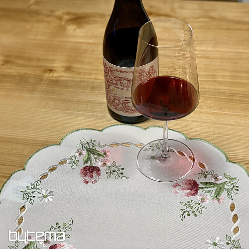 Embroidered tablecloth and scarf BOUQUET WITH TULIPS