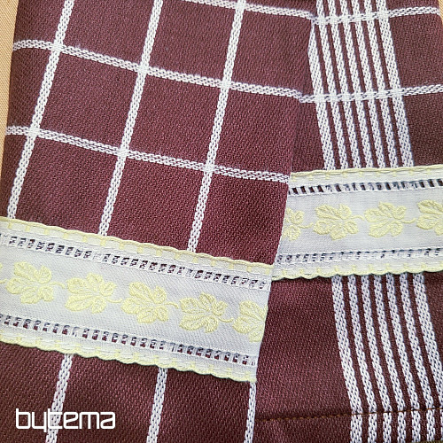 GRANDMOTHERS BROWN TOWELS WITH LEAVES